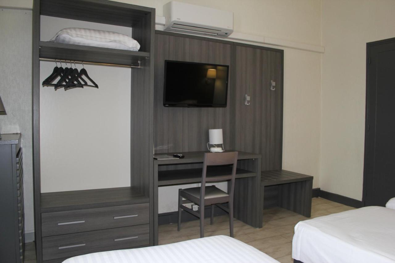 Hotel Univers Carpentras Esterno foto