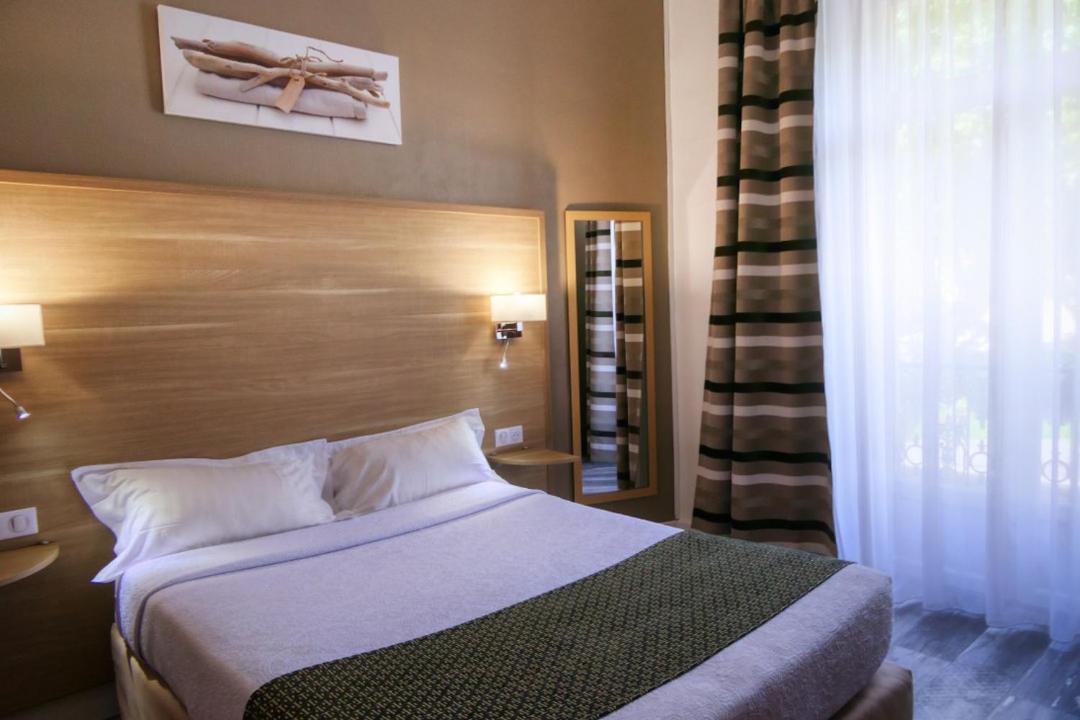 Hotel Univers Carpentras Esterno foto