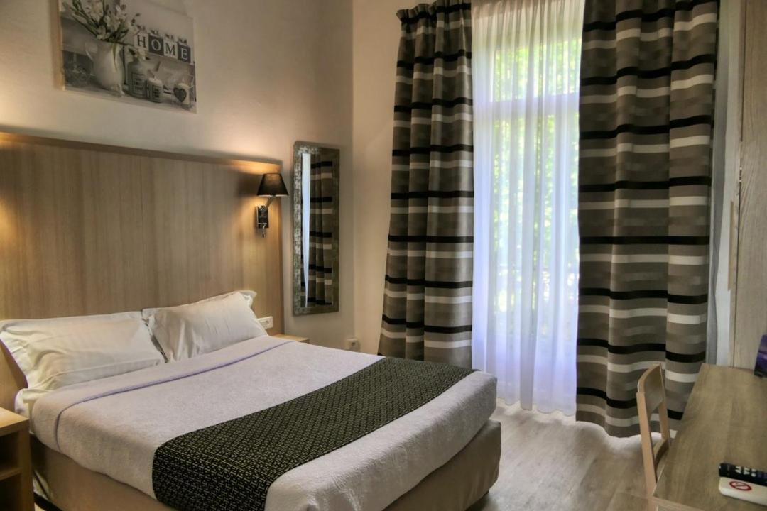 Hotel Univers Carpentras Esterno foto
