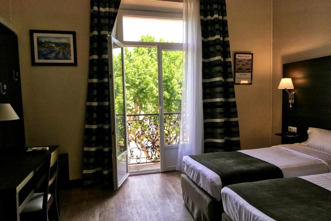Hotel Univers Carpentras Esterno foto
