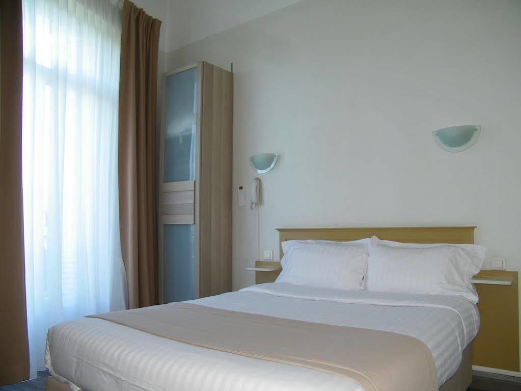 Hotel Univers Carpentras Esterno foto